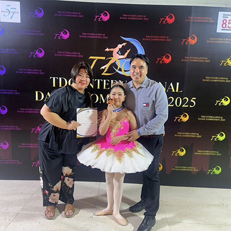 คว้ารางวัล Bronze Award ในการแข่งขัน TDO International Dance Competition รุ่น Junior