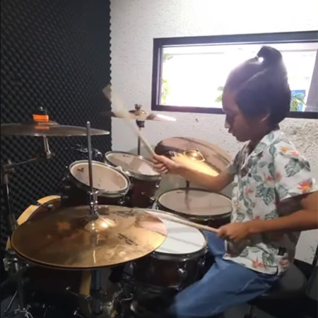 ฝึกกระเดื่องคู่กับเพลง อยากร้องดังดัง