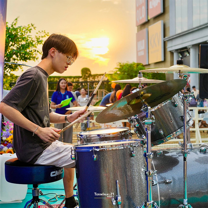 โชว์กีต้าร์ เบส กลอง  🎸🥁🎵 Melody Plus Master Class Mini Concert🎼
