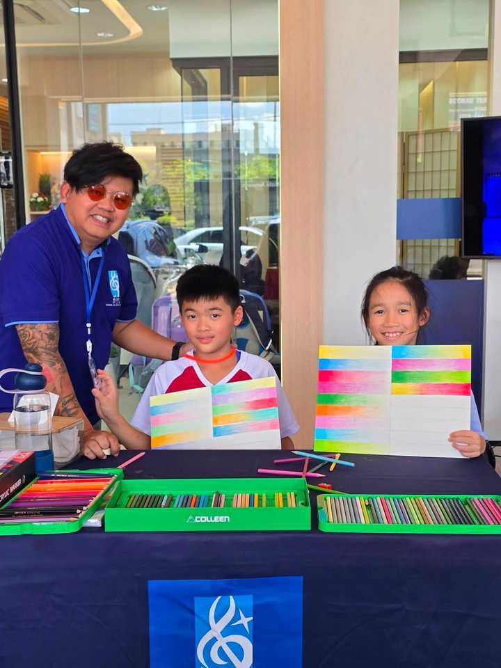 🎨✨ บรรยากาศ Workshop คลาสศิลปะหน้าโรงเรียน ของสาขาวัชรพลวันนี้คึกคักสุดๆ น้องๆ ให้ความร่วมมือกันดีมากๆเลยค่ะ